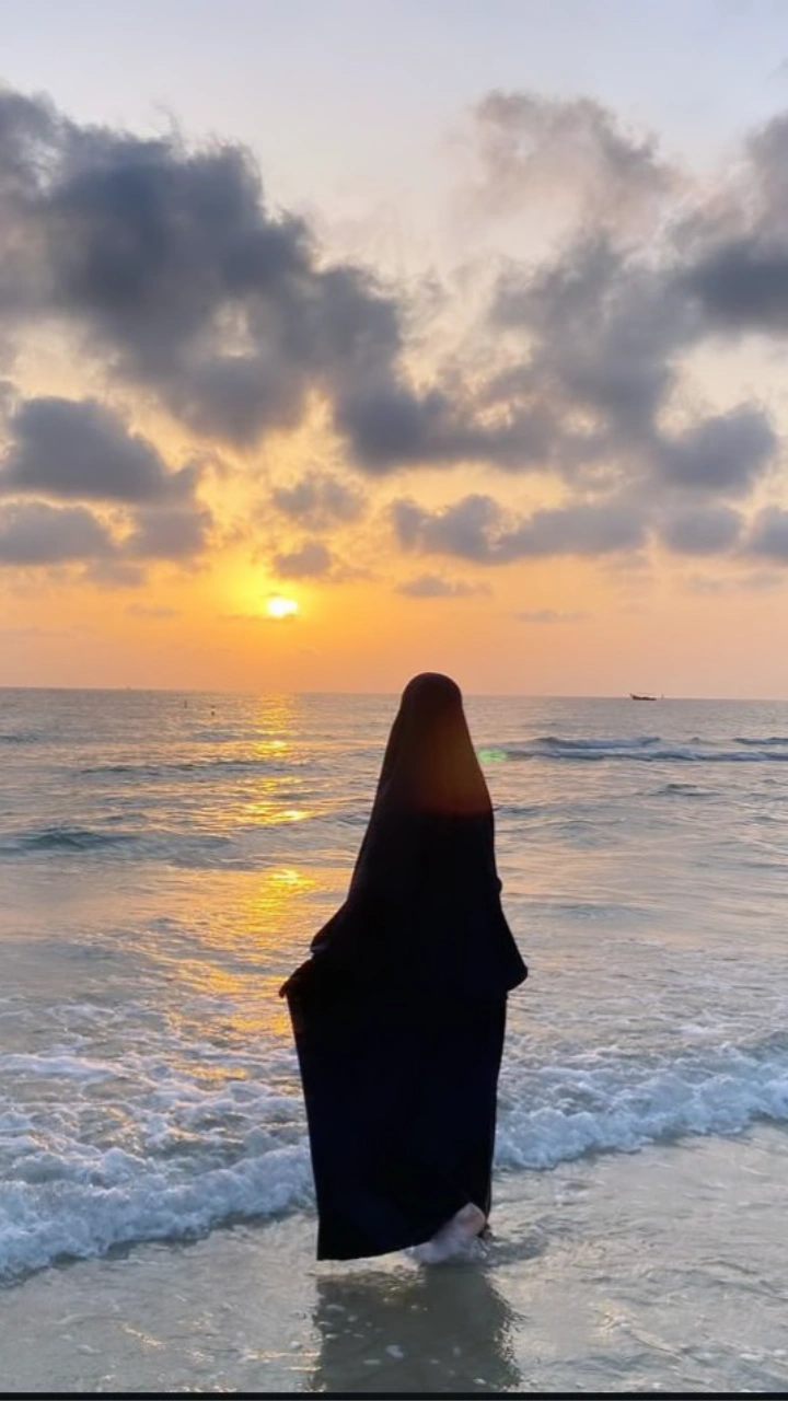 Hana Abidi_37wua